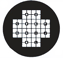 EM-Tec TEM Netzchen mit Suchkoordinaten, 100 Mesh-F1, Mittellinie von 4 Zellen sind von links oben nach rechts unten durchnummeriert mit A-L